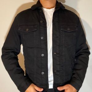 H&M denim jacket. US size small. 100% cotton.